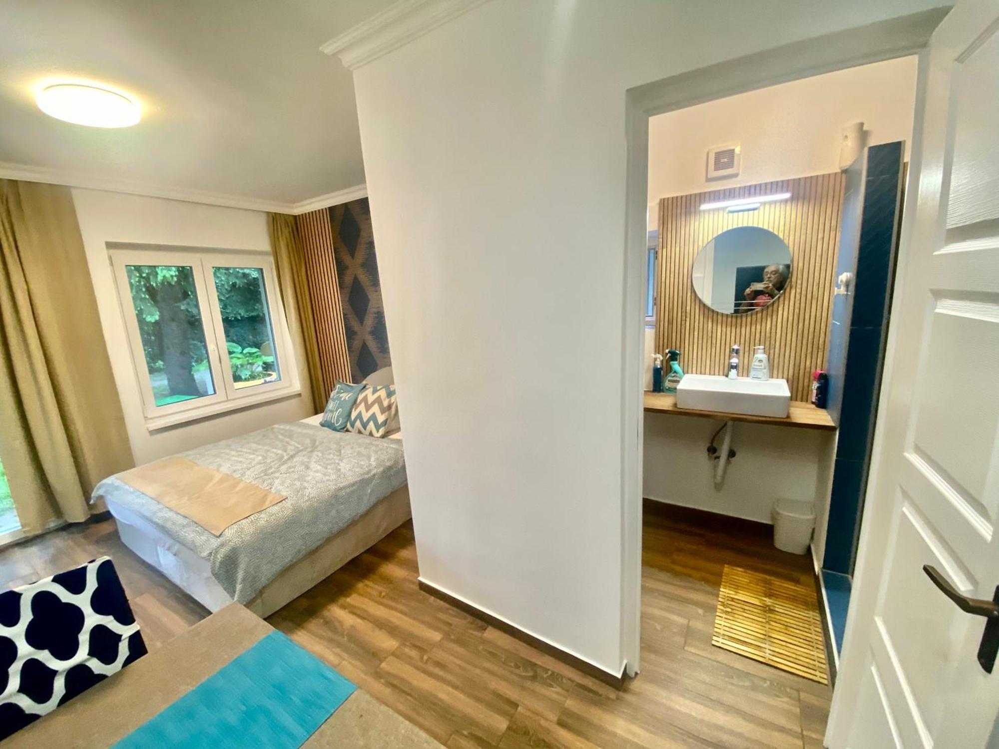 Apartment Two With Bath