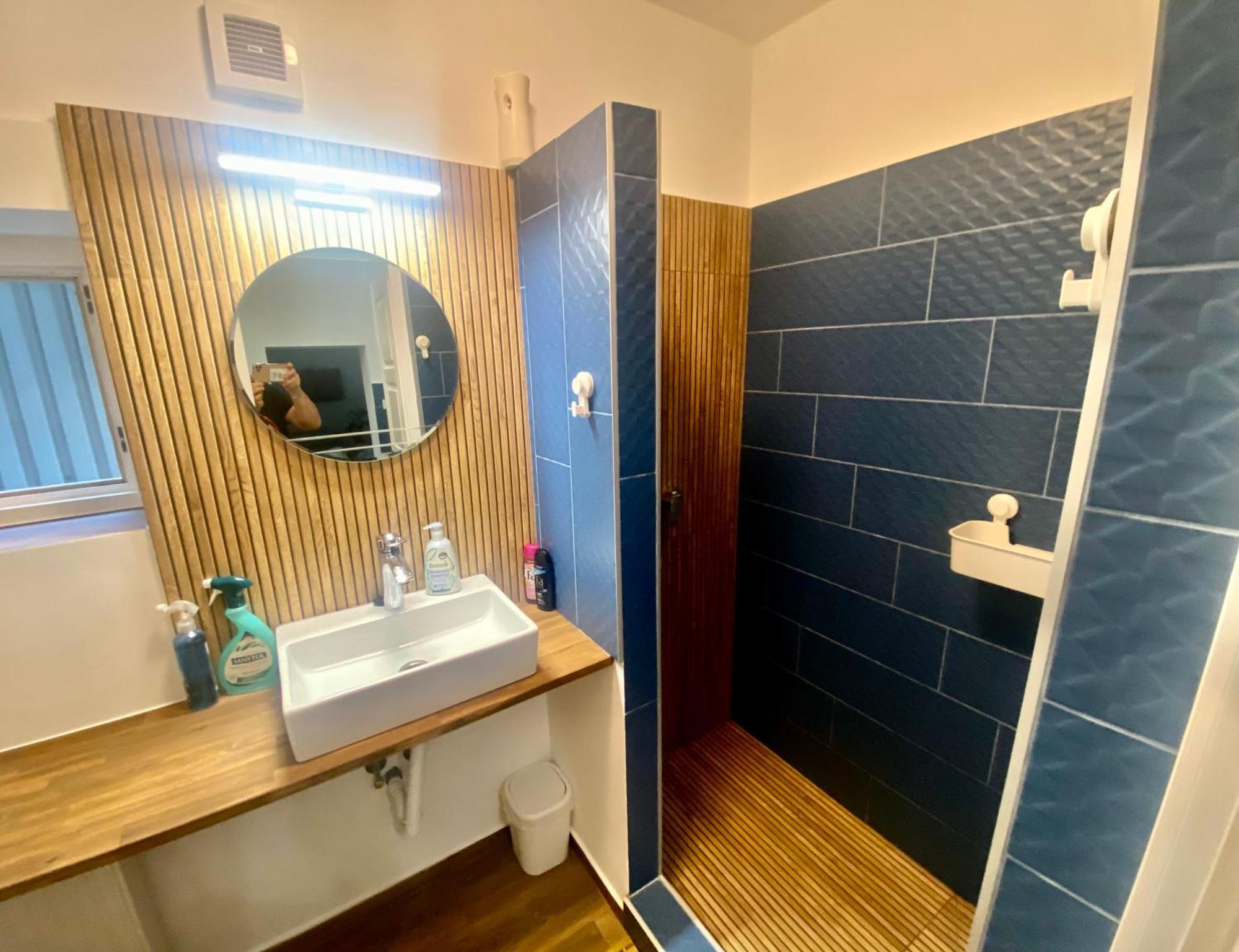 Two With Bath Vecses